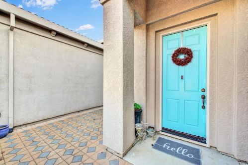 131 Feather Riv Cir, Vacaville CA 95688-8749 exterior