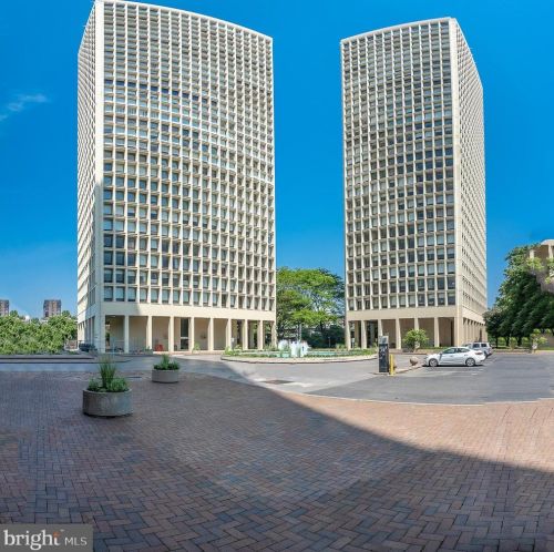 210 Locust St, Philadelphia PA  19106-3945 exterior