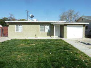 1205 Helena Ave, Sacramento, CA 95815-2327