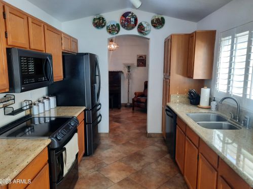 17284 Winding Trl, Sun City, AZ 85374-3520