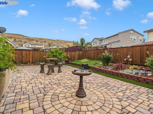 74 Thunder Bay Ct, West Pittsburg, CA 94565-7924