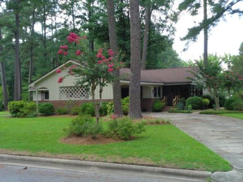 204 Pinetree Dr, Robersonville, NC 27871-9607