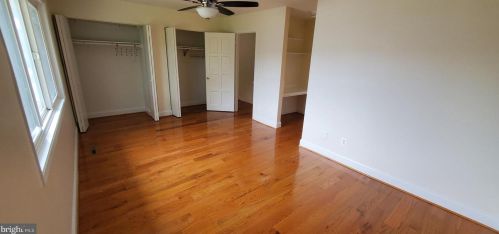 425 Reneau Way, Herndon VA  20170-4521 exterior