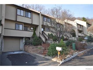 15 Rockledge Dr, Airmont, NY 10901-4646