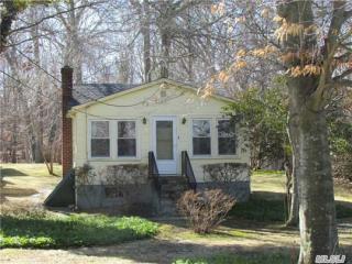 33 Harper Rd, Baiting Hollow, NY 11933-1119