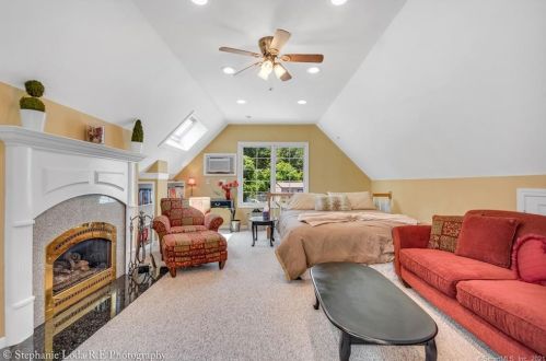 812 Pleasant St, Southington CT  06489-2015 exterior