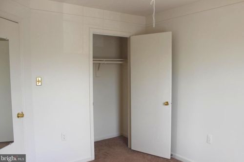 2176 Mager Dr, Herndon VA 20170-4355 exterior