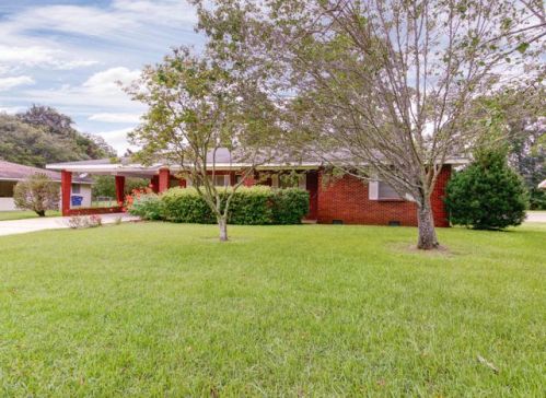 833 Tensas Dr, Opelousas, LA 70570-8222