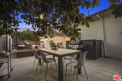 12202 Hartsook St, North Hollywood CA  91601-3961 exterior