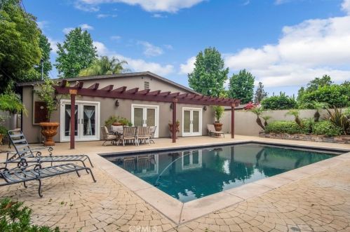 6635 Matilija Ave, Van Nuys CA 91402-5430 exterior