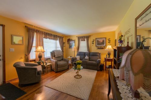 517 Culver Rd, Bass Lake, IN 46534-2204