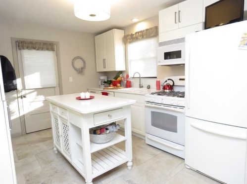 1761 Bower Hill Rd, Pittsburgh, PA 15243-1503