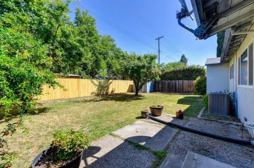 10909 Walnutwood Way, Rancho Cordova CA  95670-5114 exterior