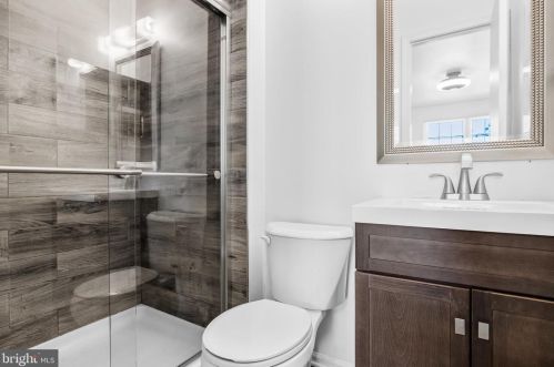 2172 Harbour Dr, Palmyra NJ  08065-1123 exterior