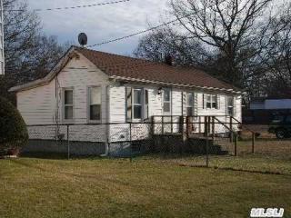 23 Hinda Blvd, Northampton, NY 11901-4803