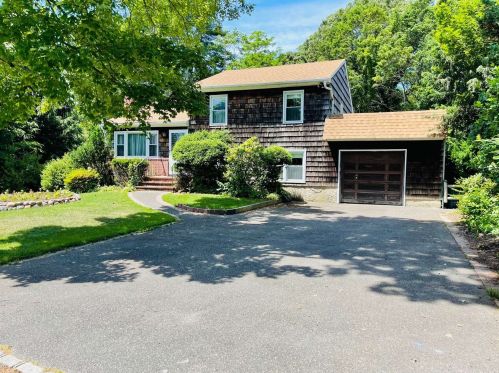 11 Ruby Ln, Huntington Station NY  11746-4518 exterior