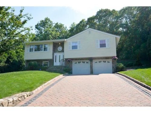 7 Glen Ridge Rd, Mahopac, NY 10541-4207