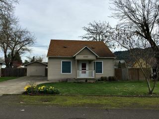 3389 Harvard Ave, Roseburg OR  97471-2302 exterior