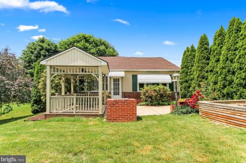 41 Blossom Ln, Schuylkill Haven PA  17972-1808 exterior