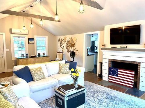 83 Maltbie Ave, Stamford CT  06902-1109 exterior