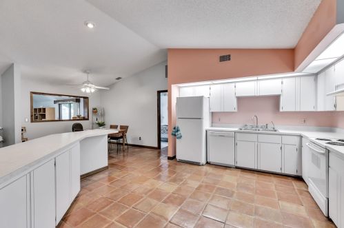 205 Lucerne Dr, De Bary FL  32713-3015 exterior