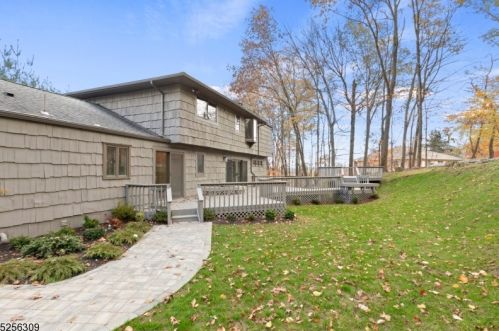 37 Tara Ln, Montville Township NJ  07045-9699 exterior