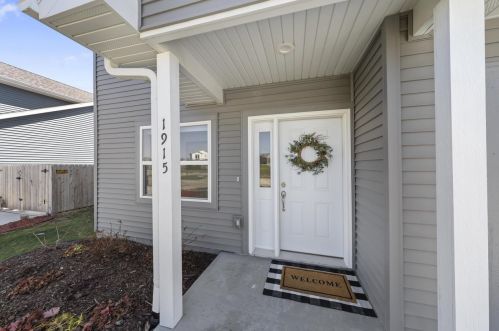 1915 Eggum Rd, Mount Horeb, WI 53572