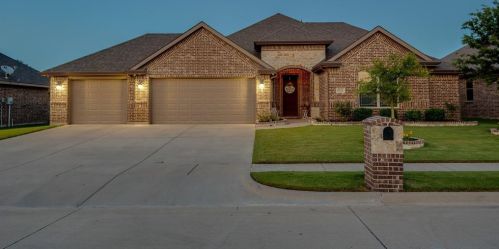 5618 Park View Dr, Midlothian, TX 76065-8925