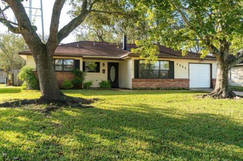 1111 Dyson Rd, West Columbia, TX 77486-3725