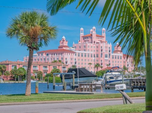 3201 Maritana Dr, Saint Petersburg FL  33706-4036 exterior