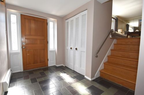 1324 Akehurst Rd, Pittsburgh, PA 15220-2549