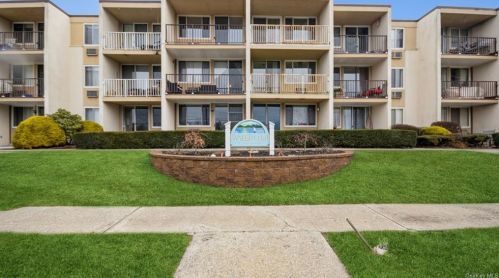 141 Lake Blvd, Mahopac NY  10541-1617 exterior
