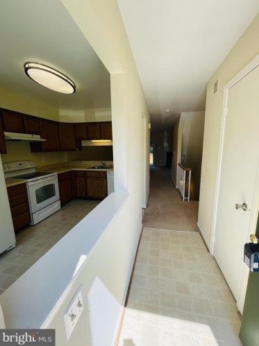 7488 Laurel Oak Ct, Springfield VA  22153-3552 exterior