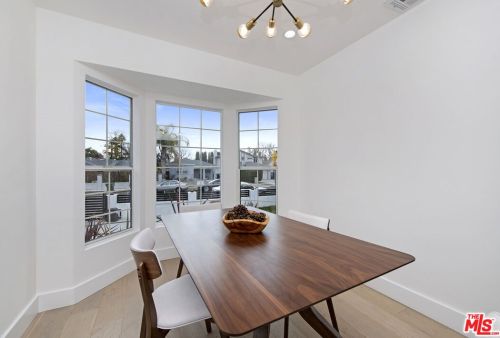 5143 Newcastle Ave, Van Nuys CA  91316-3512 exterior