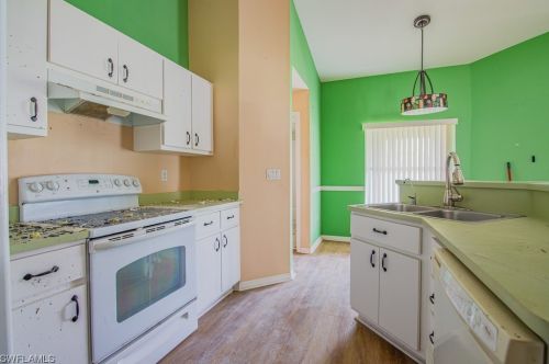 317 26 Ter, Cape Coral FL  33904-2721 exterior