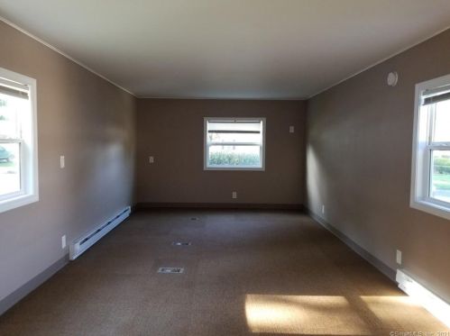 237 H St, Groton, CT 06340-5318