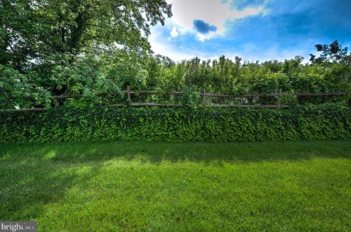 12 Meadowwood Ct, Columbus NJ  08022-1026 exterior