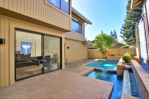 2021 Discovery Village Ln, Rancho Cordova CA  95670-3065 exterior