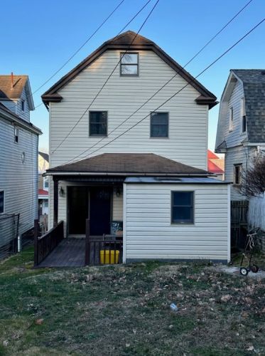 1242 Taylor Ave, New Kensington PA  15068-5531 exterior