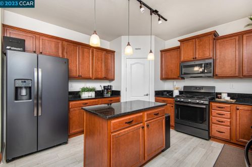 4086 Freesia Dr, Oakley CA  94561-1944 exterior