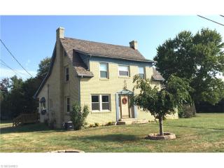 6025 State Rd, Newcomerstown, OH 43832-9077
