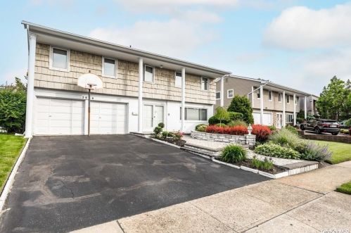 2666 Rebecca St, North Bellmore, NY 11710-5416