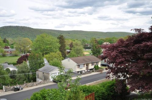 13 Oak Ave, Highland Falls NY  10928-1308 exterior