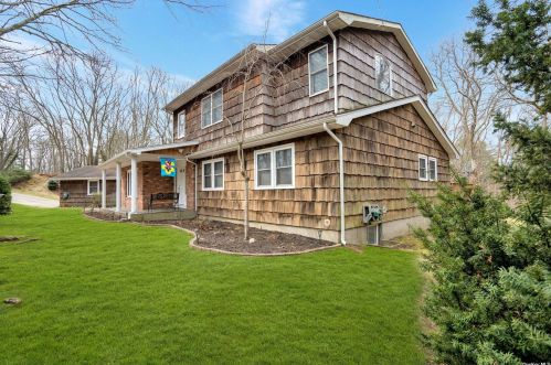 8 Woodmont Rd, Huntington Station, NY 11747-3313