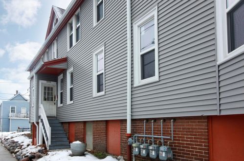 2976 Bremen St, Milwaukee, WI 53212-2622