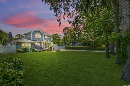 45 Newkirt Ave, Babylon, NY 11704-7308