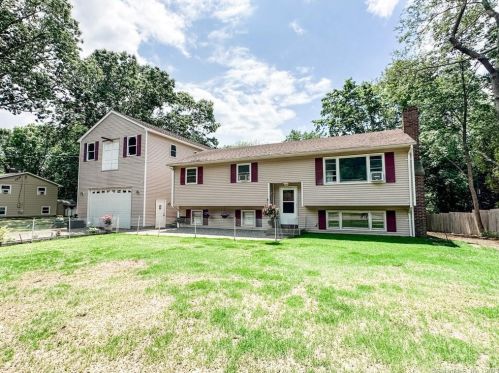 18 Roger Rd, Norwich, CT 06351-1216