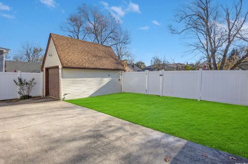 2893 Arnold Ave, Rockville Centre NY  11572-2032 exterior