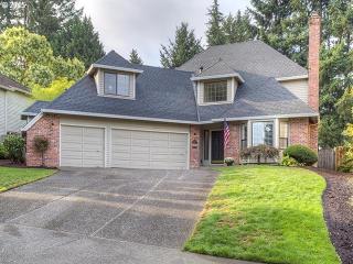 10217 Moratoc Dr, Tualatin, OR 97062-8840