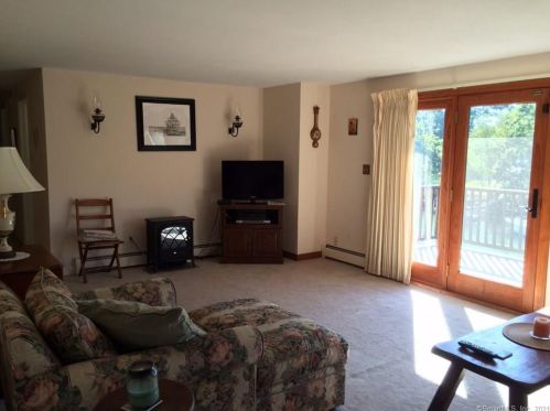 43 Anchorage Cir, Groton CT  06340-5401 exterior